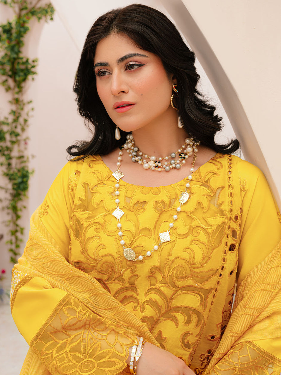 Mahnur | Veronica Luxury Karandi 24 | ISABELLA main image 0